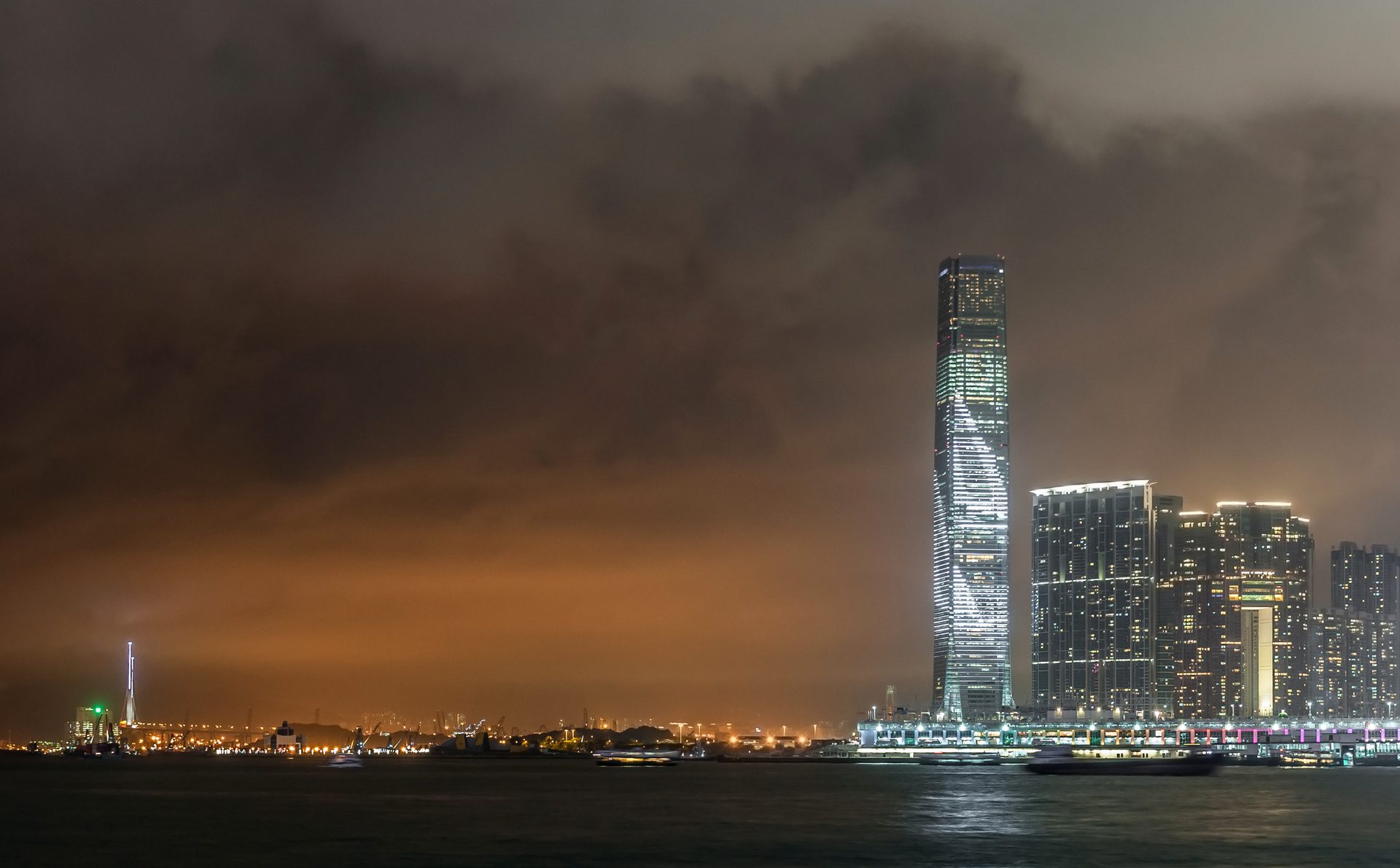 夜晚的香港天際線