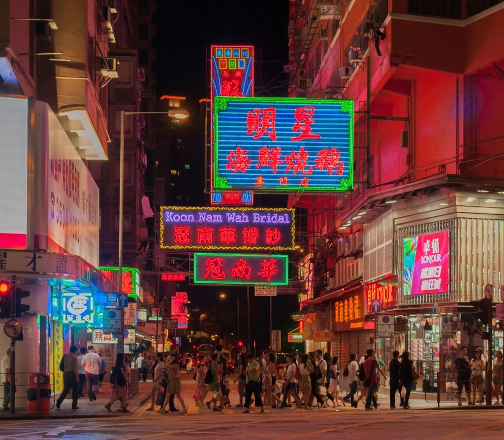 夜晚的香港街道